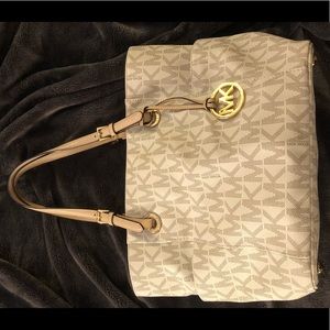 Michael Kors Jet Set Tote